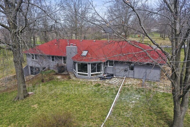 Building Photo - 2081 Willow Ln