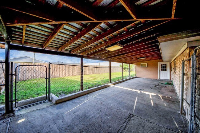 Building Photo - 4402 Ludwig Ln