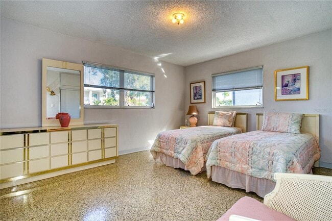 Building Photo - 106 15th St