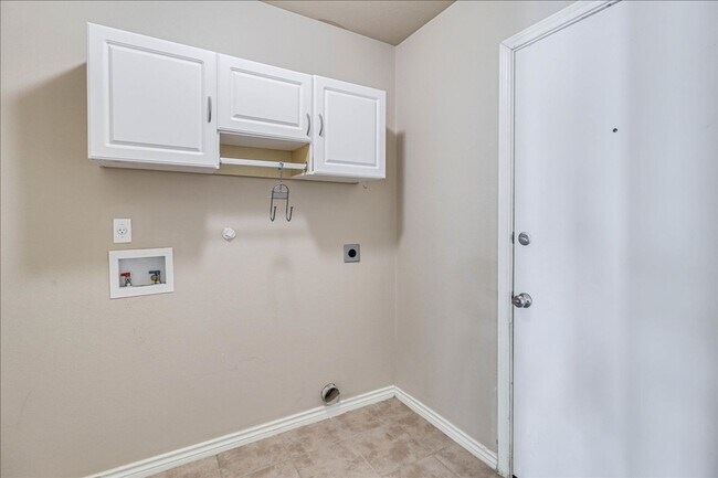 Building Photo - 2317 Tropical Wind Dr