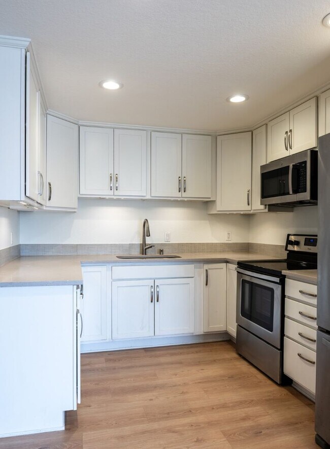 Building Photo - 2bd/1.75ba Kirkland Condo
