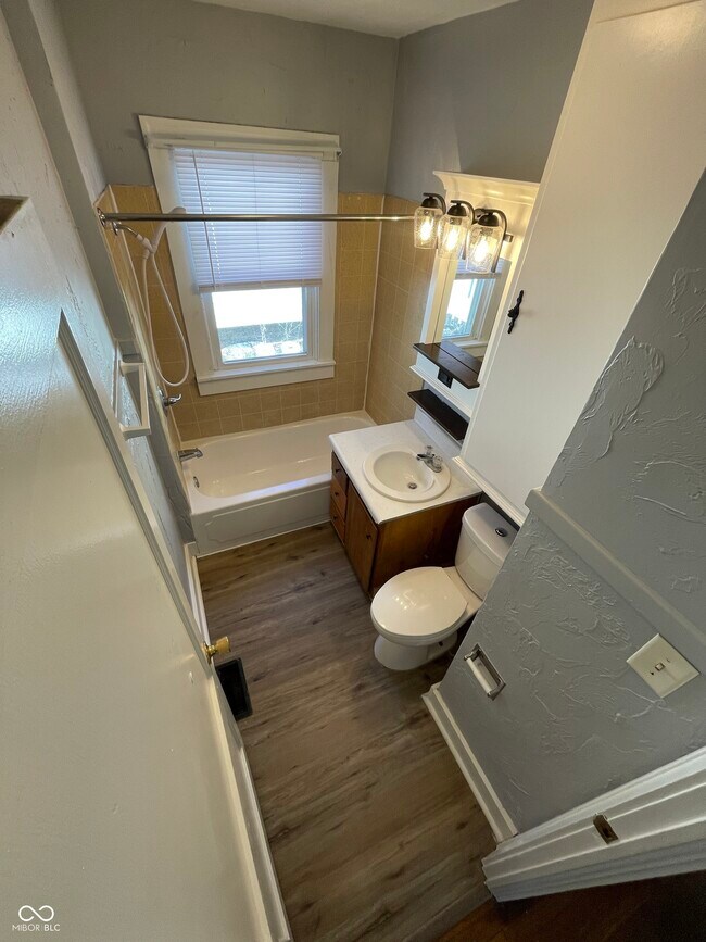 Building Photo - 822 N Emerson Ave