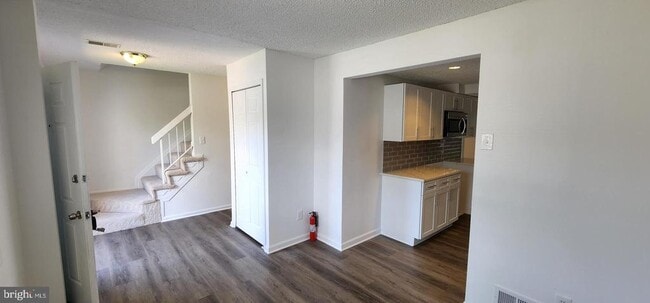 Building Photo - 19 Wedgedale Dr