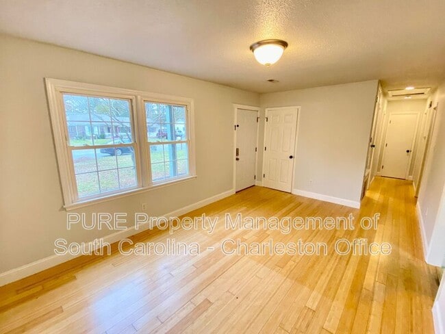 Building Photo - 7648 Hillview Ln