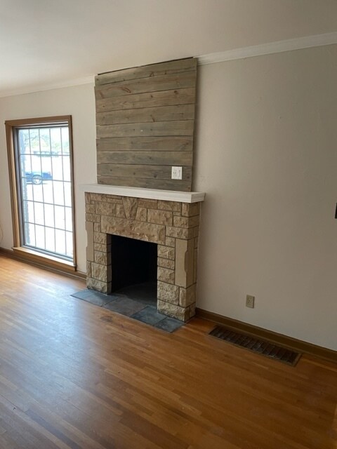 Living Room - 1919 George Washington Blvd