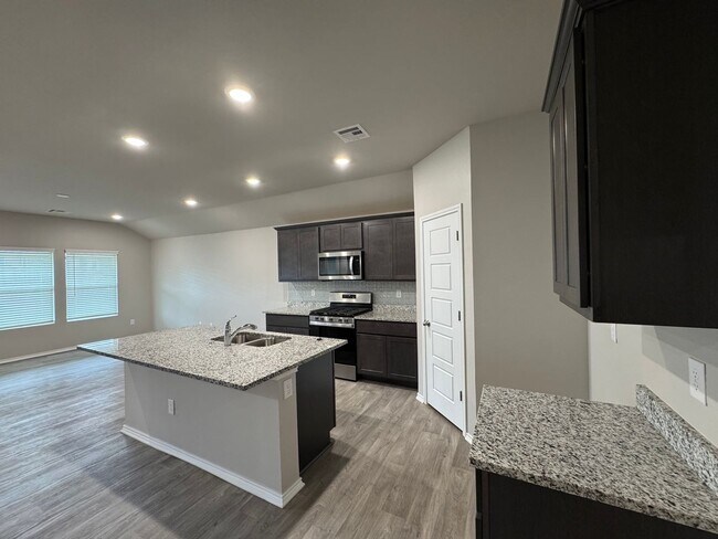 Building Photo - Beautiful 4 Bedroom 2.5 Bathroom Home in Piedmont Schools (Neighborhood Park/Splash Pad)