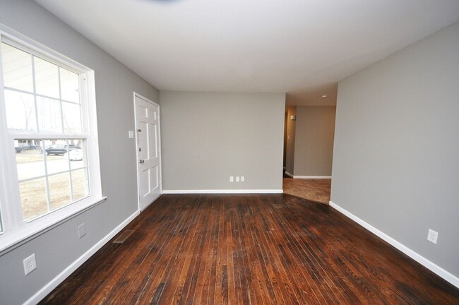 Building Photo - Freshly updated 3 Bedroom Home with a Full...