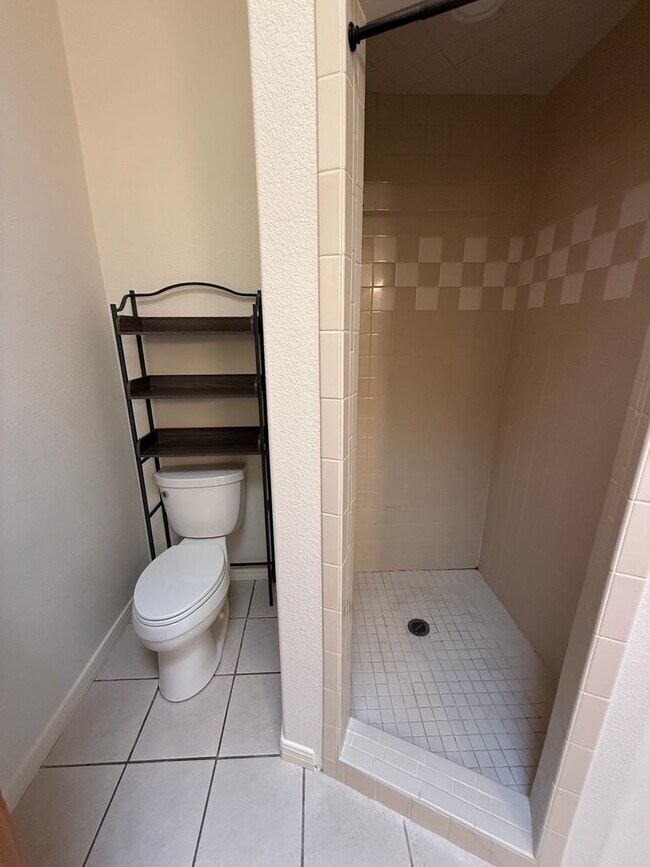 Building Photo - Beautiful 2 Bedroom/2 Bath W/ Office