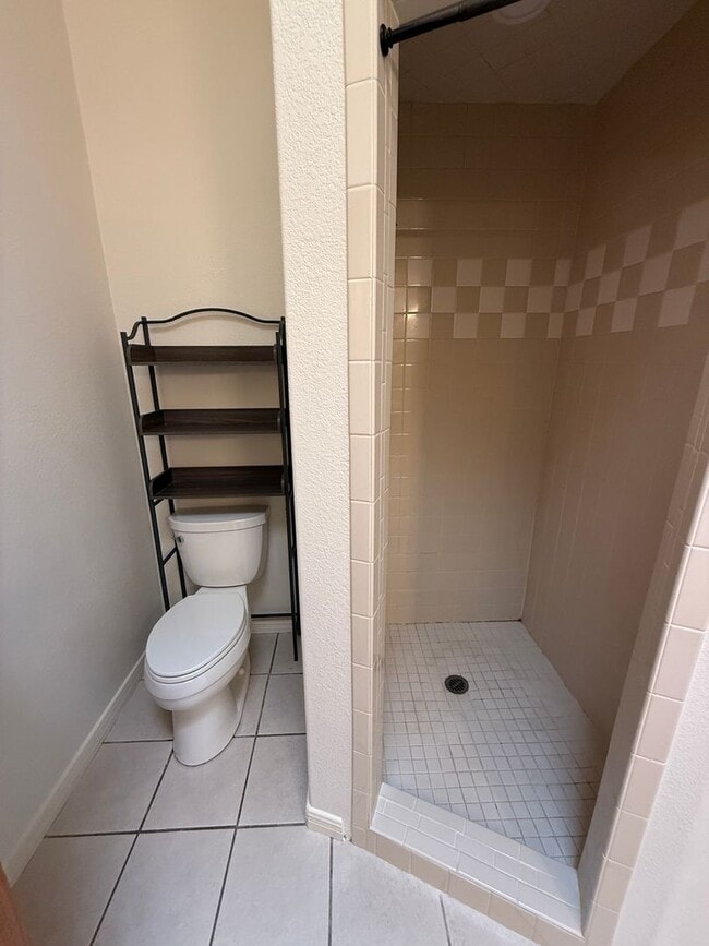 Building Photo - Beautiful 3 Bedroom/2 Bath