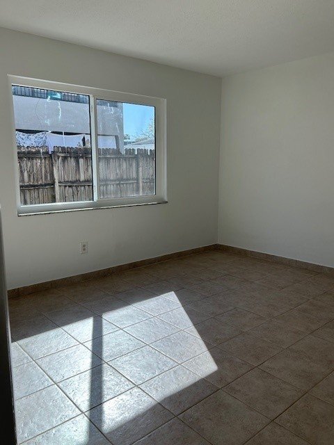 Building Photo - 411 S Nimbus Ave