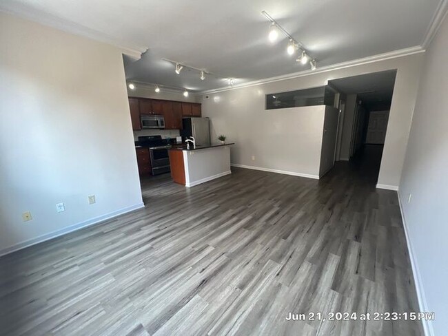 Building Photo - 2 BR Condo in Brunson Lofts next to Elevat...