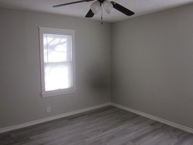 Building Photo - Southlawn