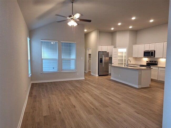 Building Photo - 758 Staglin St