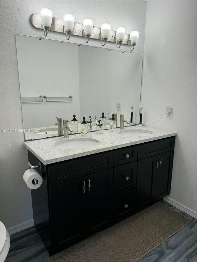 Building Photo - 10360 SW 150th Ct