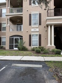 Building Photo - The Capri at Hunters Creek
