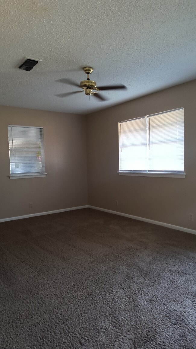 Building Photo - 4809 Kisatchie Ave