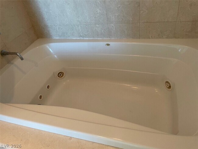 Building Photo - 322 Karen Ave