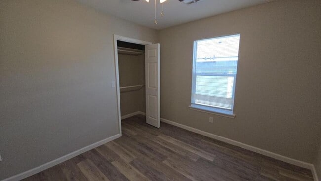 Building Photo - 1019 N Quincy Ave