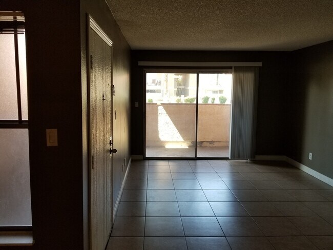 Building Photo - *HCVP considered*DOWNSTAIRS 1BD 1BA CONDO!