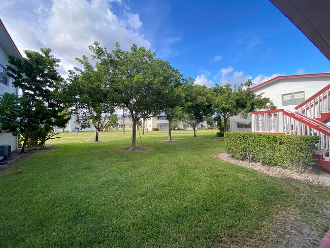 Building Photo - 209 Norwich I