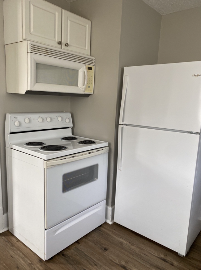 Building Photo - Updated 2 bed 1 bath home - 10 Minutes to ...