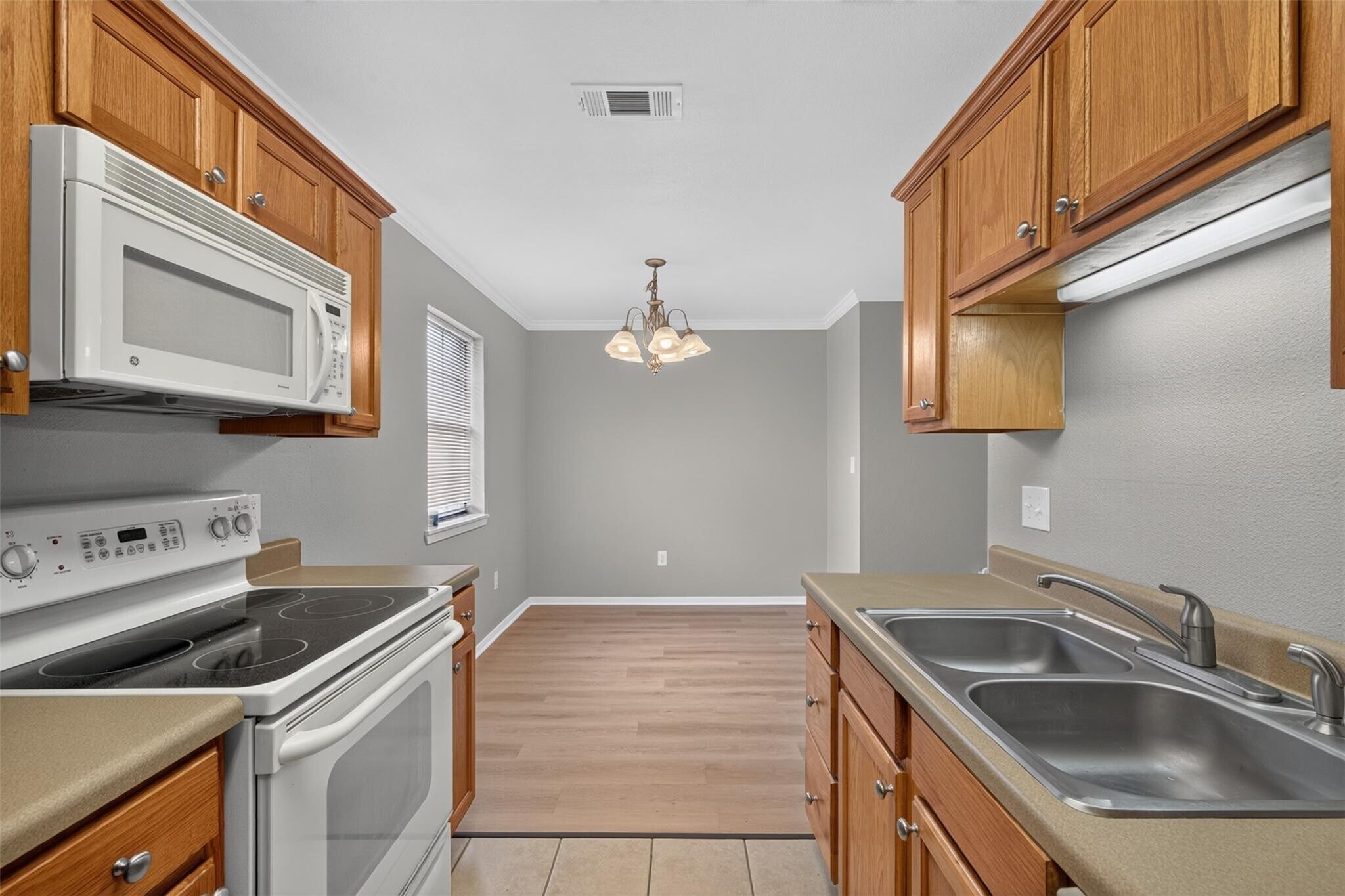 Building Photo - 3636 Greenacres Place Dr