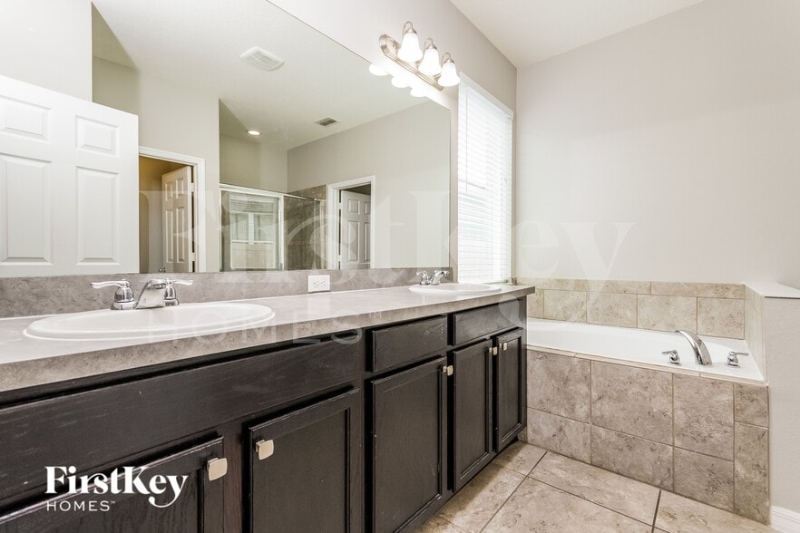 Building Photo - 3929 Pine Gate Trail