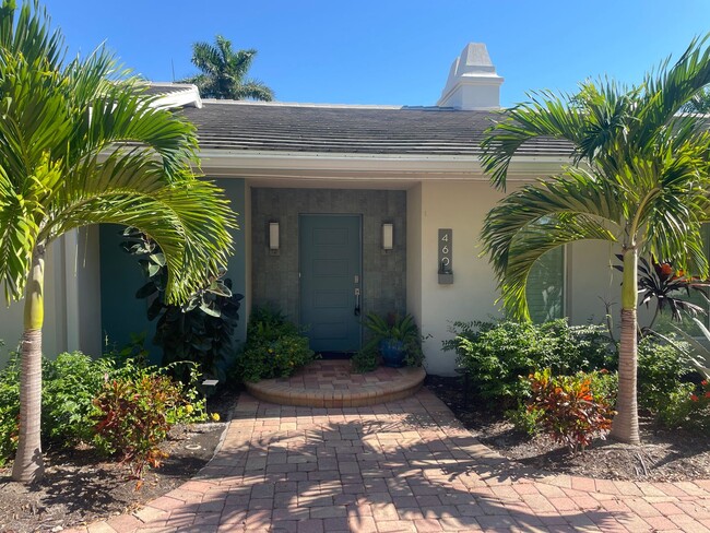 Building Photo - Seasonal 4-bedroom 4-bathroom waterfront h...