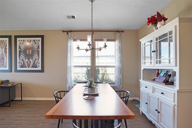 Building Photo - 2210 Thunderbolt Peak Dr