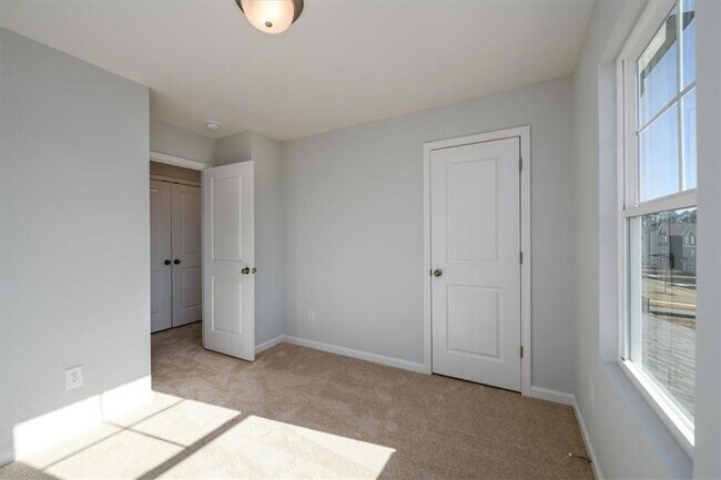 Building Photo - 849 York Aly