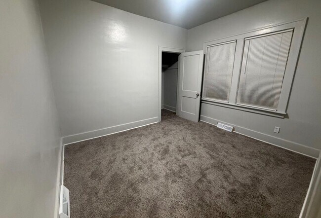 Building Photo - 2315 Tuxedo St