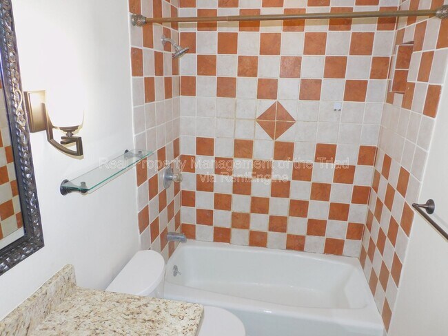 Building Photo - 620 Walker Ave