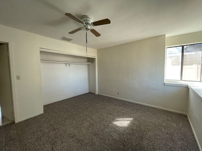 Building Photo - Four Bedroom Two Bathroom Home in Hemet!