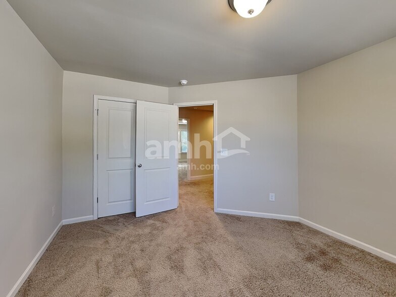 Building Photo - 30 Pratt Dr