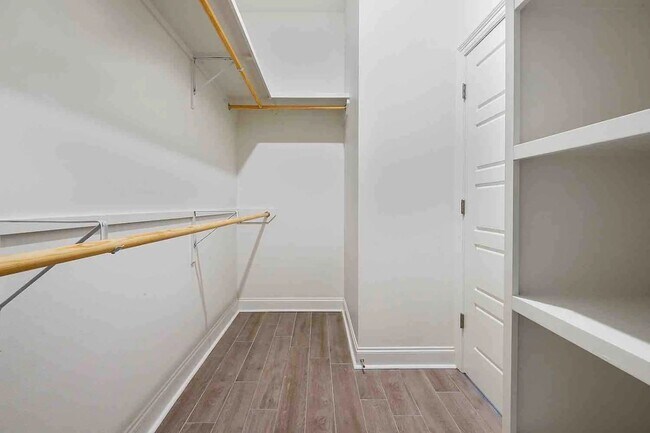 Building Photo - 3 Bedroom Furnished Rental Near LSU|All utilities included|Short Term & Long Term Options Available