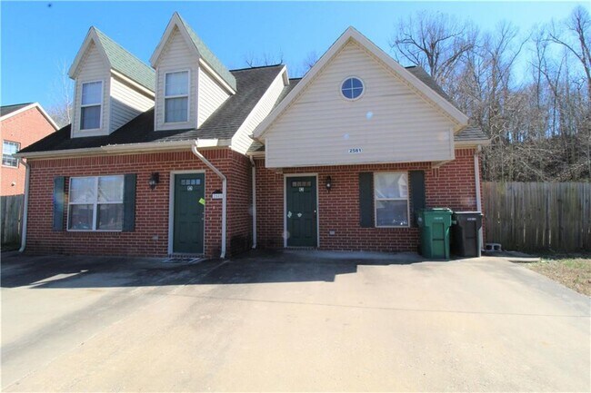 Primary Photo - 2581 Bowman Dr