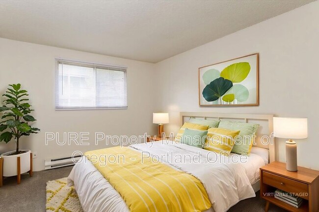 Building Photo - 14140 NE Sandy Blvd