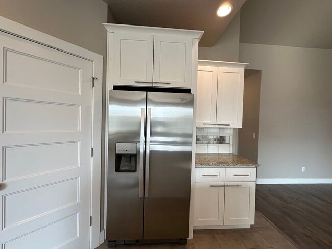 Building Photo - Centrally Located in Kennewick!