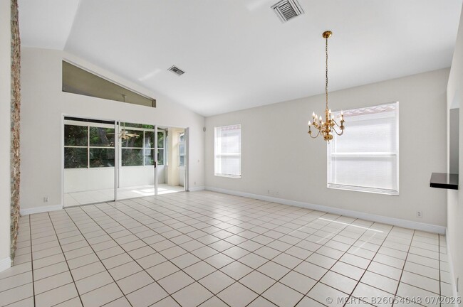 Building Photo - 5225 Brookview Dr