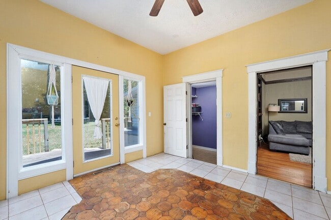 Building Photo - 4/2 bedroom house in republic