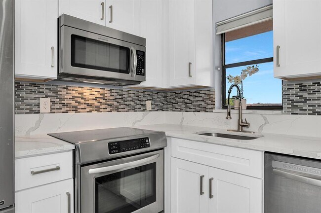 Building Photo - 9355 SW 8th St