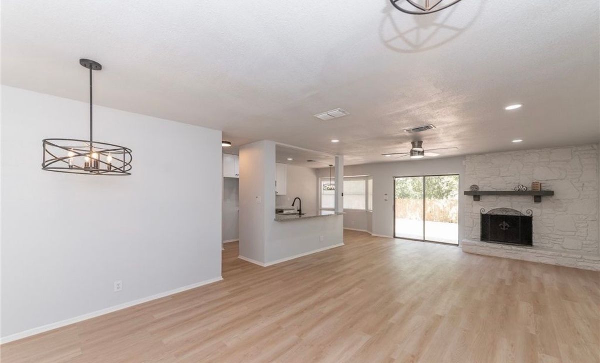 Building Photo - 11359 Spg Crst Dr