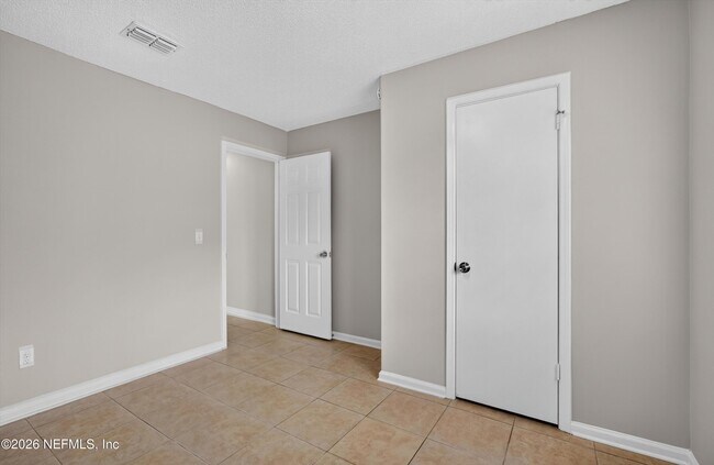 Building Photo - 1040 Willow Cove Ct E