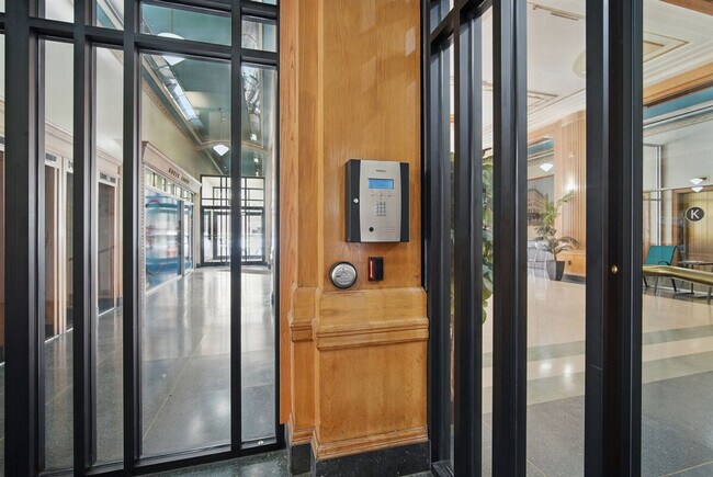 Building Photo - 400 Walnut St