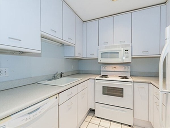 Building Photo - 416 Marlborough St