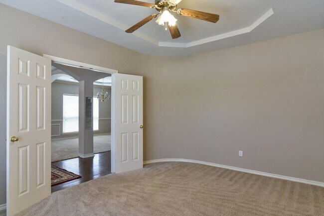 Building Photo - Large Mansfield High Home Centrally Located