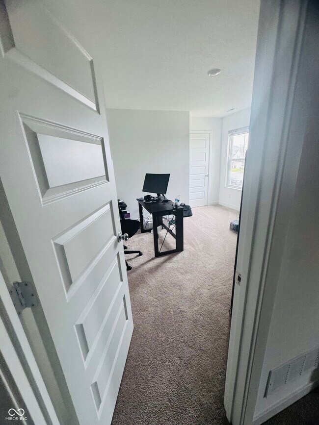Building Photo - 1264 Patens Dr