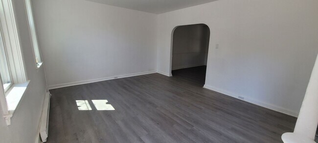 Building Photo - Newly Renovated 3BR Home – Lancaster – Move-In Ready