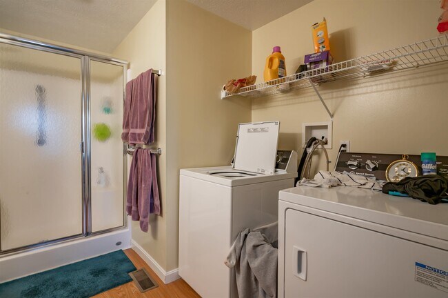 Building Photo - 4 Myopia Ln