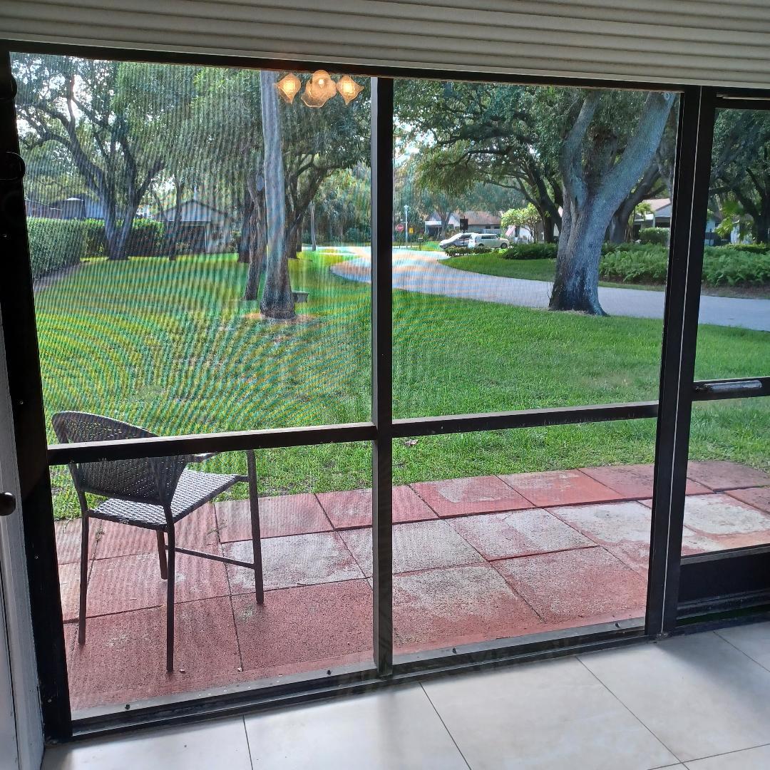 screened in porch - 3940 Arelia Dr S
